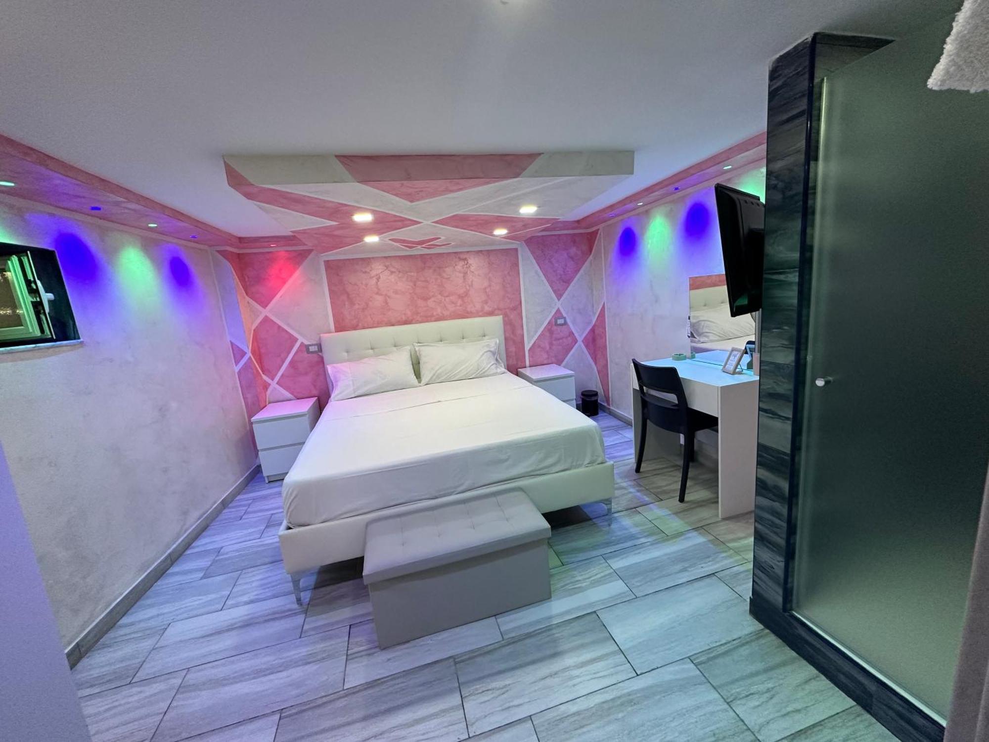 Clopat Vacanze2023 Hotel Napoli Bagian luar foto