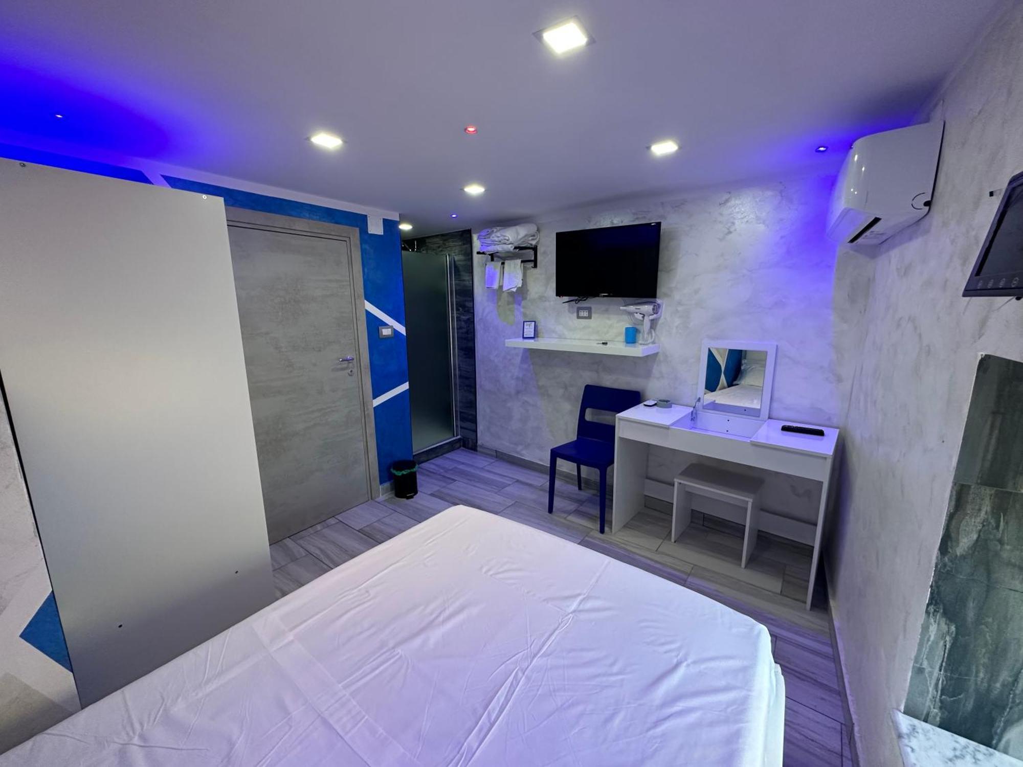 Clopat Vacanze2023 Hotel Napoli Bagian luar foto