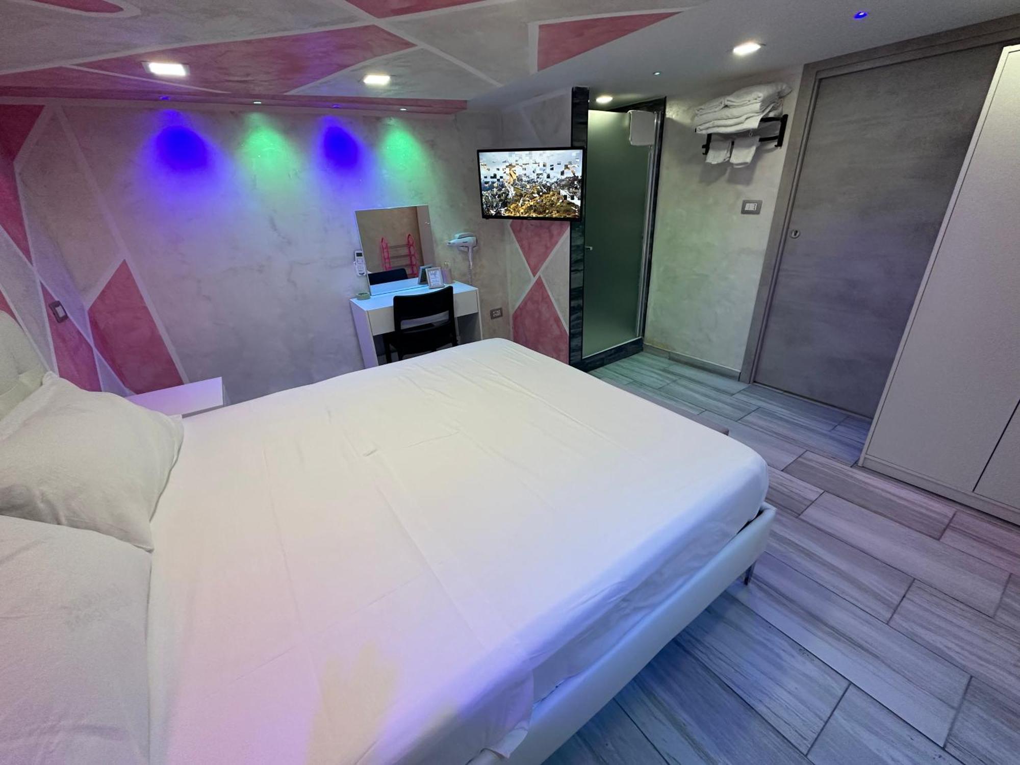 Clopat Vacanze2023 Hotel Napoli Bagian luar foto