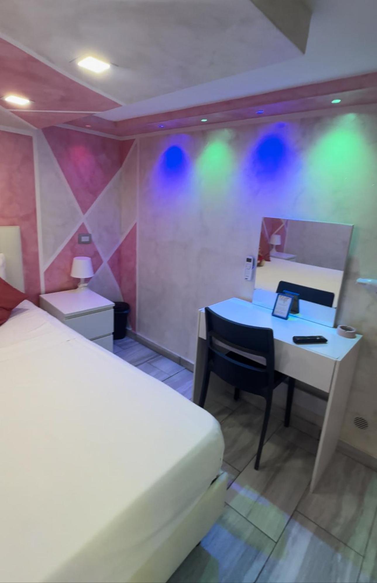 Clopat Vacanze2023 Hotel Napoli Bagian luar foto
